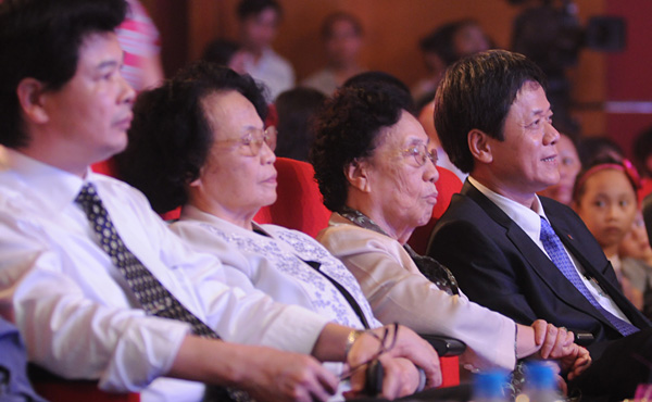 ລະນຶກ 55 ປີແຫ່ງວັນສ້າງຕັ້ງ ລາຍການສິລະປະ ເຍົາວະຊົນຂອງ VOV